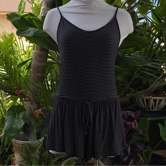 6 for $20♥️ Old Navy romper with black and white stripes - Picture 7 of 7
